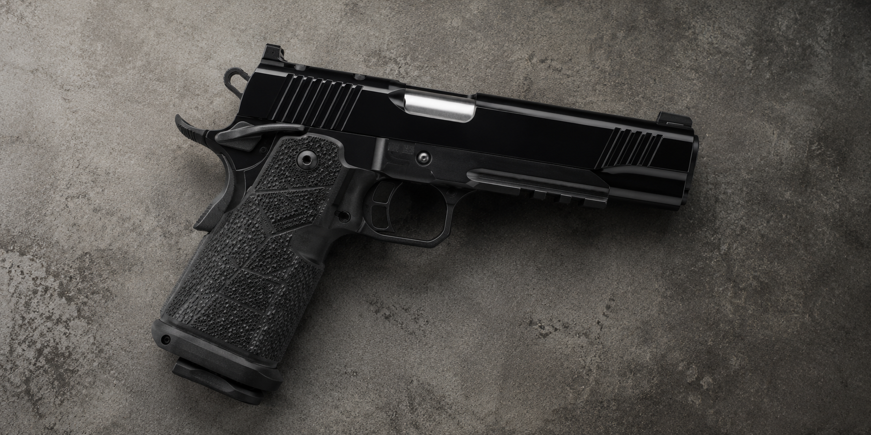 Kimber 1911 DS Warrior on light background Hero Image